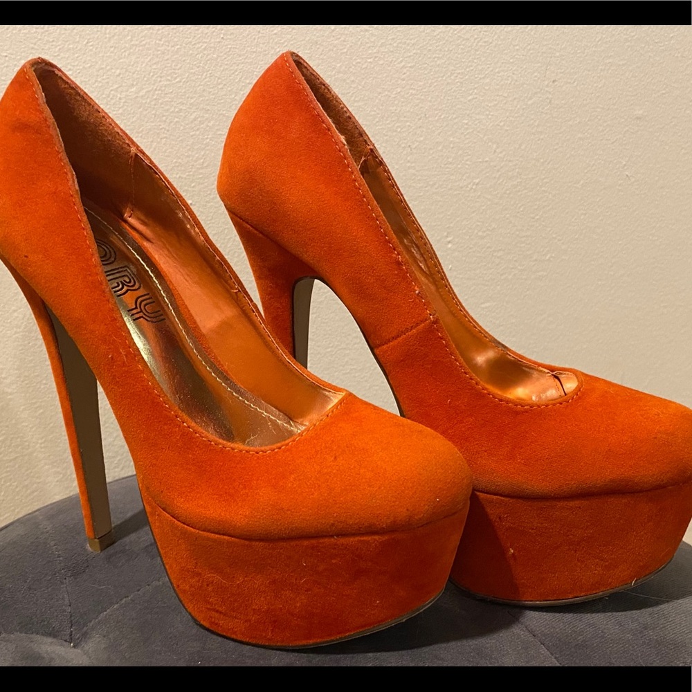 Orange Pumps